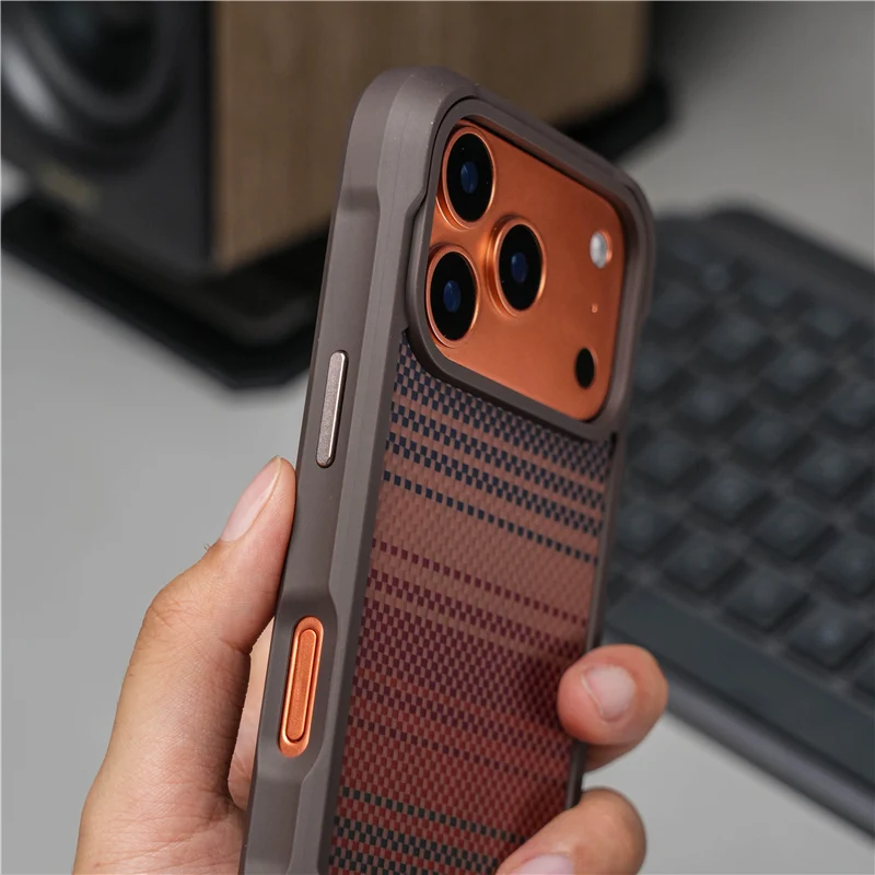 Tech Accessories Hard Case - オリジナル幾何学テック織り磁気ケース iPhone 18 17 16 Pro