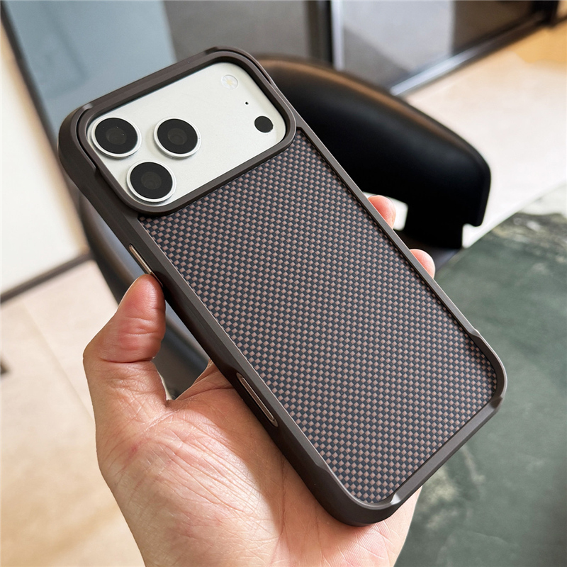 Magsafe対応 オリジナルテック ウーブンカーボンファイ - Tech Accessories Hard Case のレビューと価格