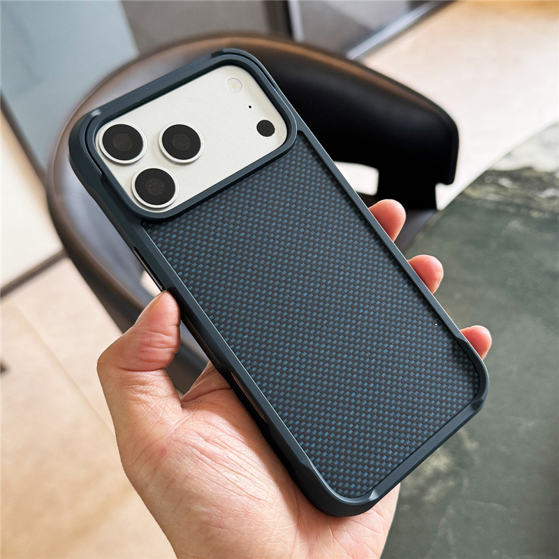 Magsafe対応 オリジナルテック ウーブンカーボンファイ - Tech Accessories Hard Case のレビューと価格