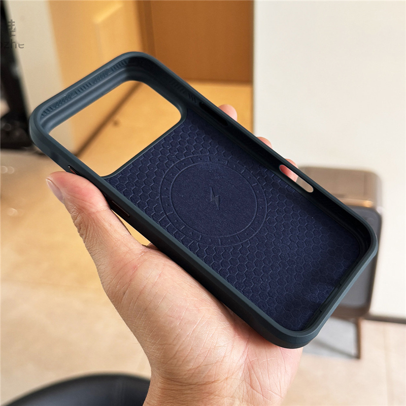 Magsafe対応 オリジナルテック ウーブンカーボンファイ - Tech Accessories Hard Case のレビューと価格