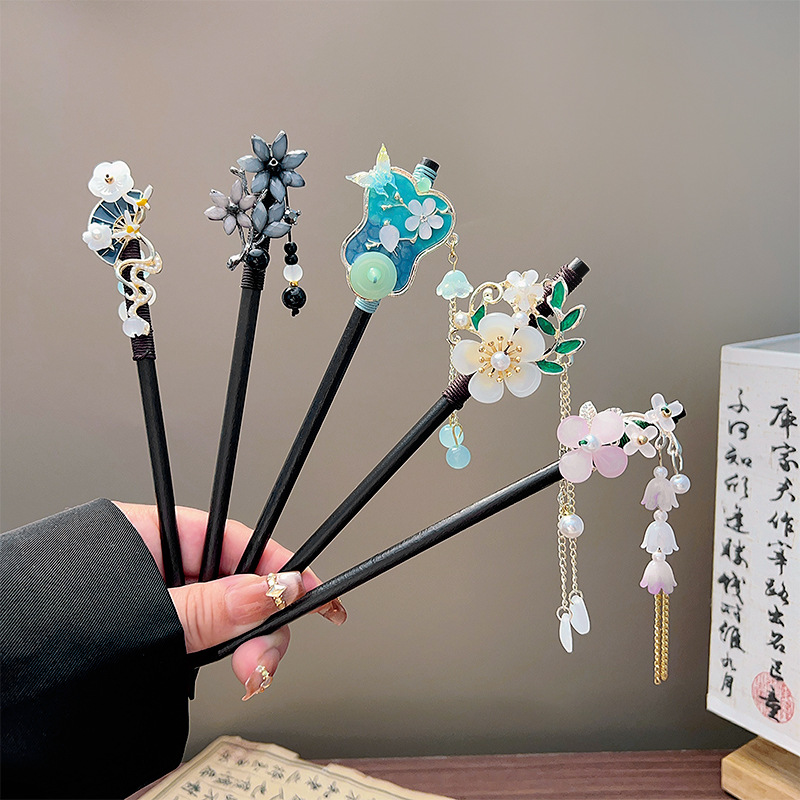 クラシックタッセルヘアスティック黒木製フラワーパールヘアピン - Tech Accessories For Women のレビューと価格